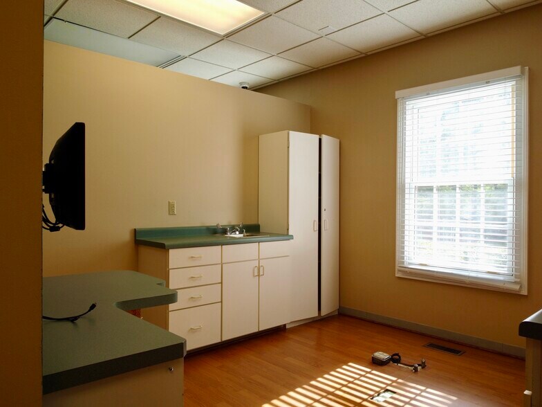 More Photos Of 3218 Mill St, Covington Medical For Sale