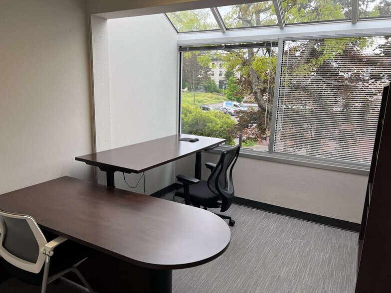 More Photos Of 3990 Collins Way, Lake Oswego Office For Sale