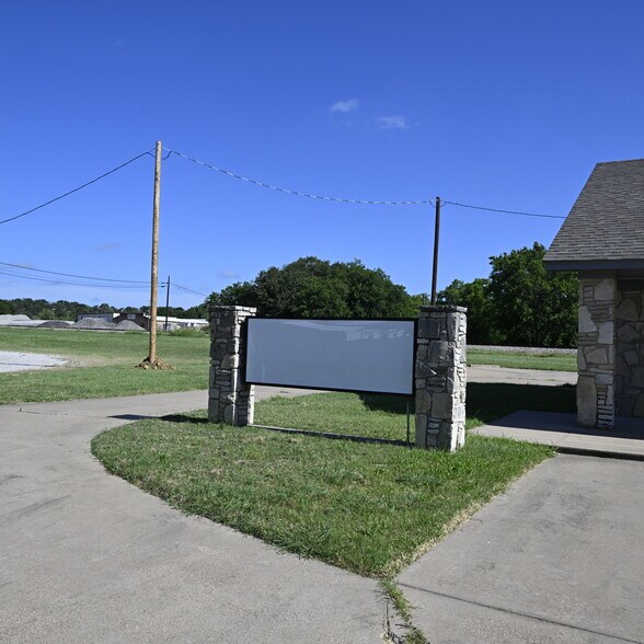 More Photos Of 117 Gordon Rd, Mingus Bank For Lease