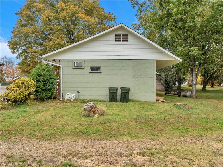 More Photos Of 1209 Ford Chapel Rd, Harvest General Retail For Sale