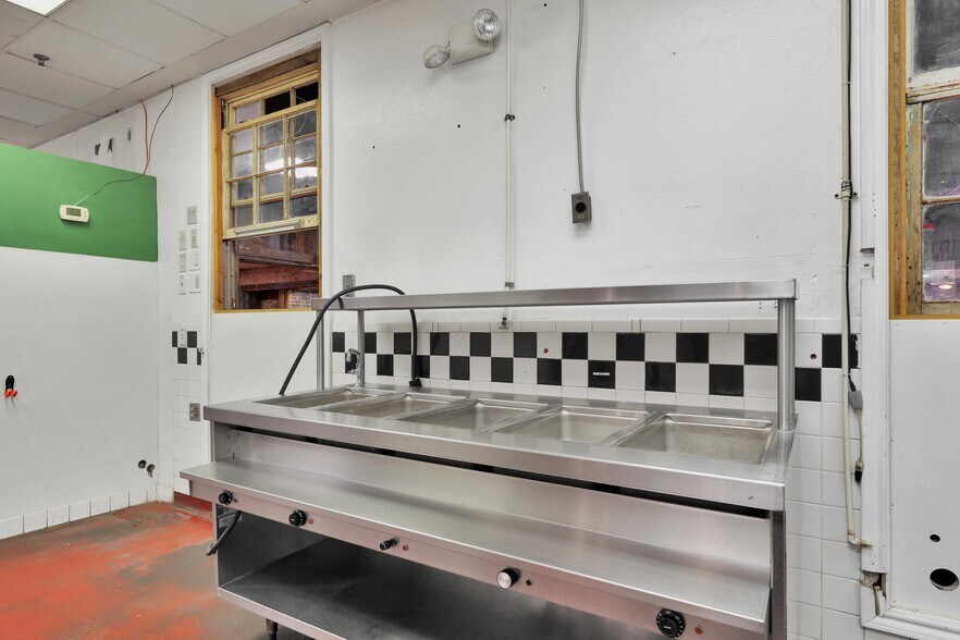 More Photos Of 6915 Spencer Hwy, Pasadena Restaurant For Lease