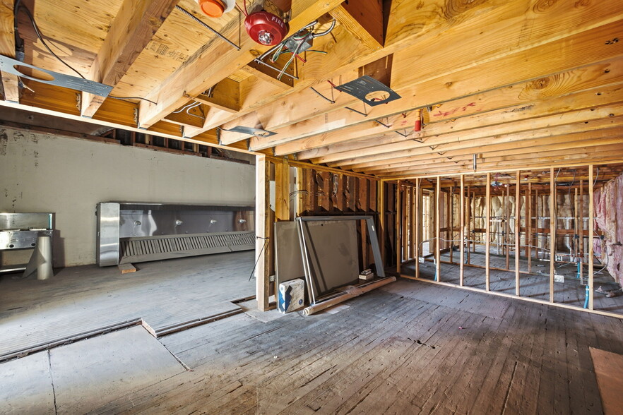 More Photos Of 1623-1633 19th St, Bakersfield Freestanding For Lease