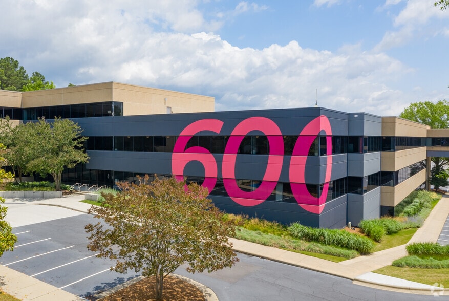 More Photos Of 600 Park Offices Dr, Durham Coworking Space