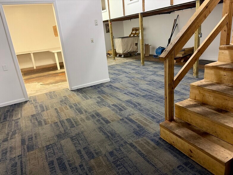 More Photos Of 17-19 Industrial Ave, Fairview Loft Creative Space For Lease