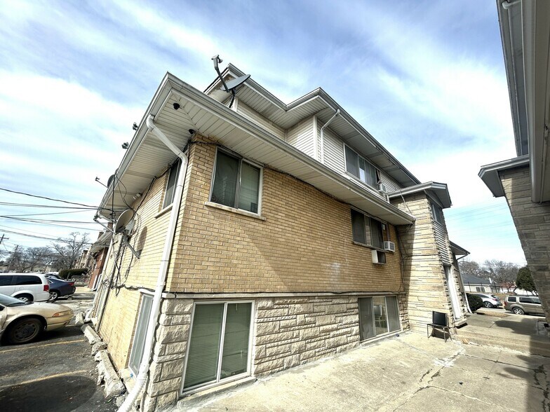 More Photos Of 3420 Warren Ave, Bellwood Apartments For Sale