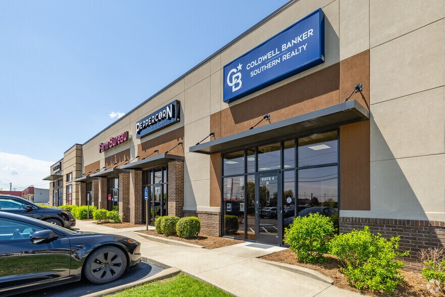 More Photos Of 2563 Nashville Hwy, Columbia Storefront Retail Office For Lease