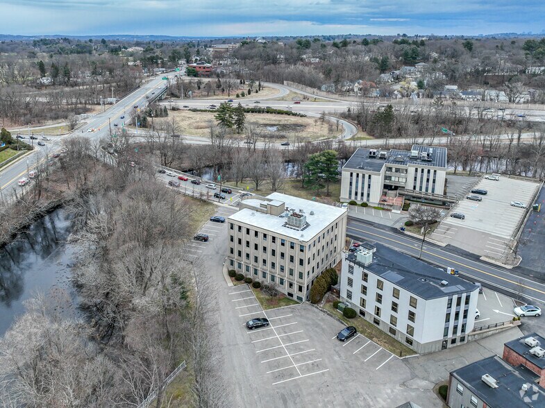 More Photos Of 15 Walnut St, Wellesley Office For Lease