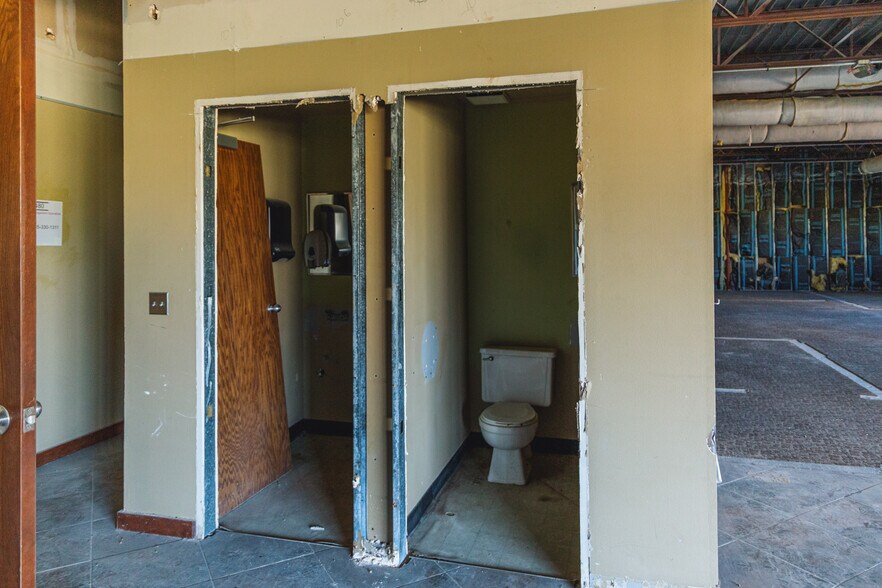 More Photos Of 3200 E Memorial Rd, Edmond Medical For Sale