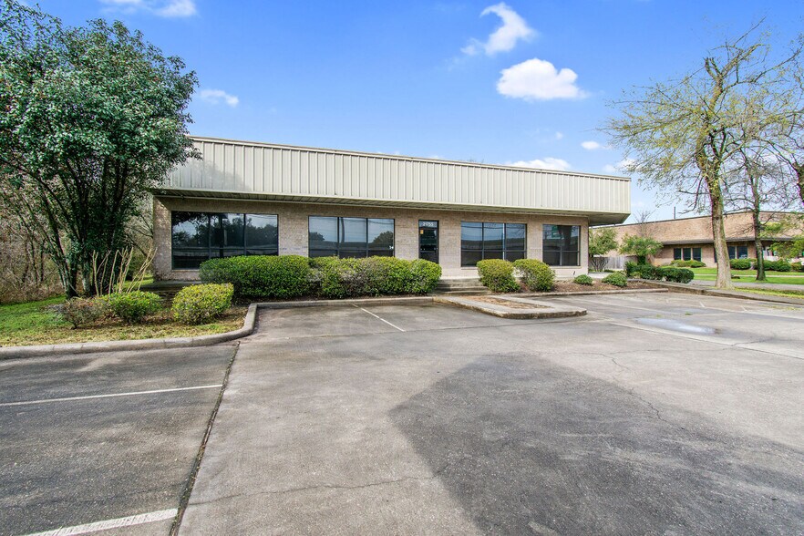 More Photos Of 21755 N I-45 Fwy, Spring Flex For Sale