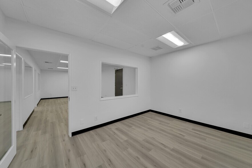 More Photos Of 4667 MacArthur Blvd, Newport Beach Office For Lease