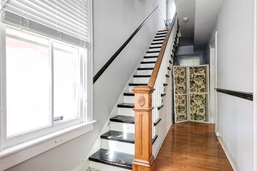 More Photos Of 10 S Auburn Ave, Richmond Office For Sale