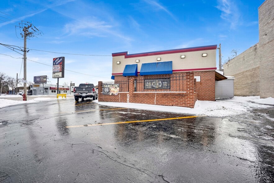 More Photos Of 750 N Addison Rd, Villa Park Restaurant For Sale