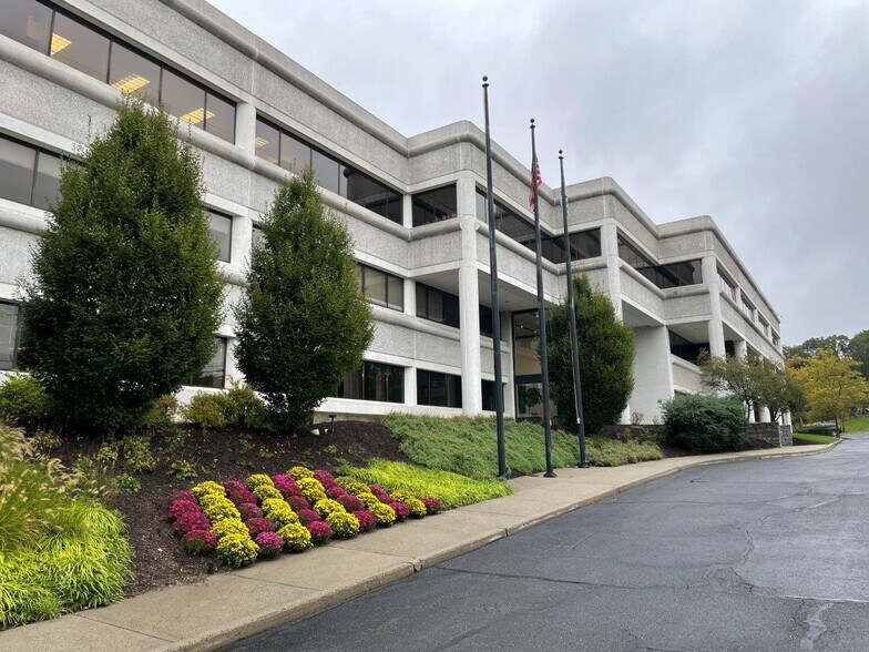 More Photos Of 44 Old Ridgebury Rd, Danbury Office For Lease