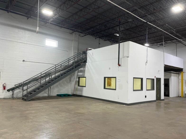More Photos Of 1050 Bethlehem Pike, North Wales Showroom For Lease