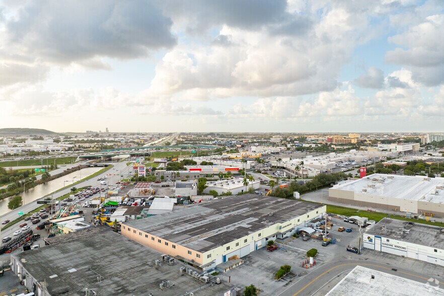 More Photos Of 3320-3350 W 17th Ct, Hialeah Manufacturing For Lease