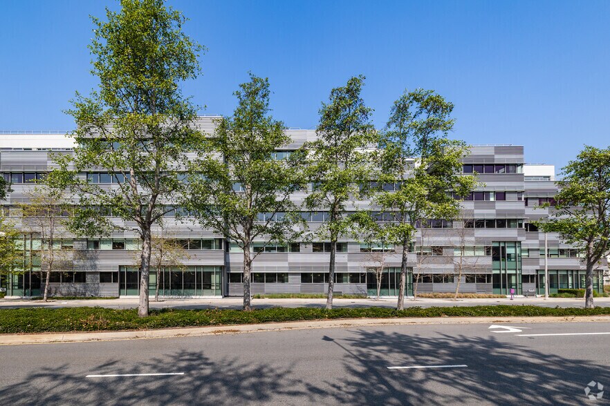 More Photos Of 12121 Bluff Creek Dr, Playa Vista Loft Creative Space For Lease