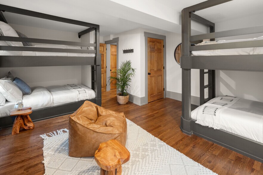 More Photos Of 56 Turner Mill Ln, Stowe Specialty For Sale