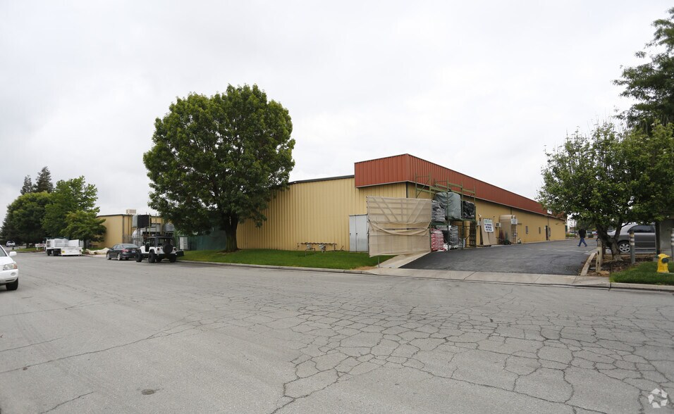 More Photos Of 2920 Landco Rd, Bakersfield Light Manufacturing For Lease