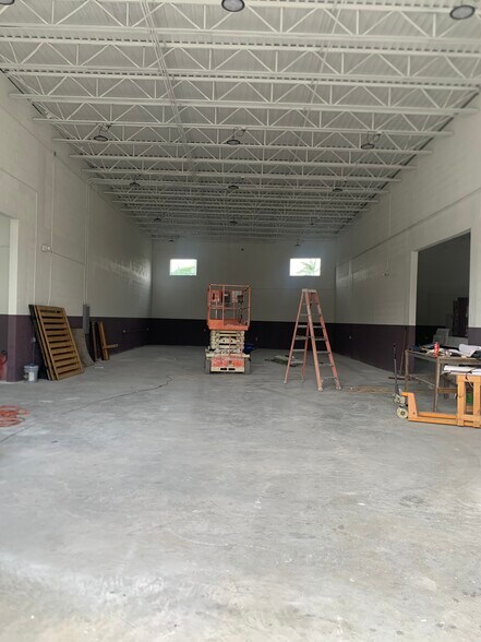 More Photos Of 684 SW 7th Ter, Dania Beach Warehouse For Lease