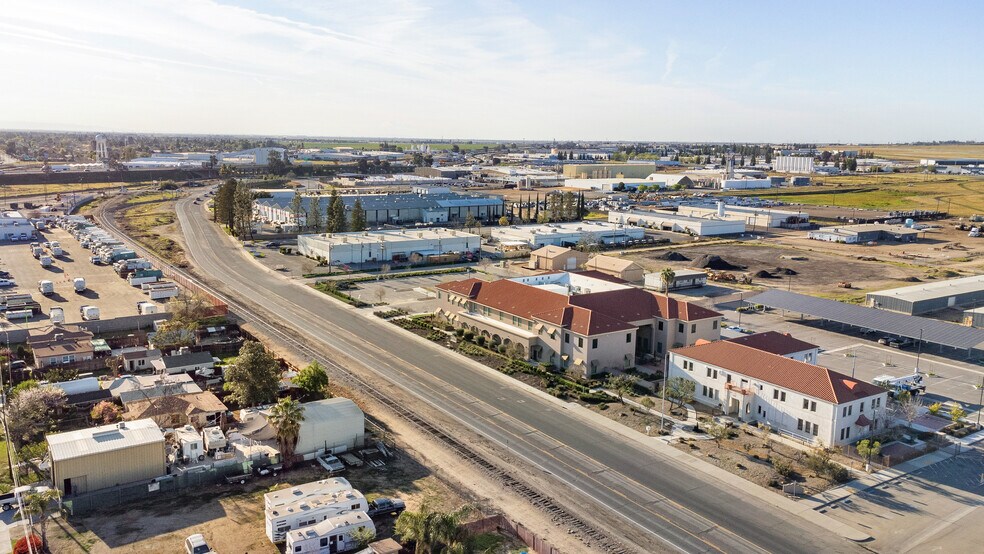 More Photos Of 1608 Norris Rd, Bakersfield Office For Lease