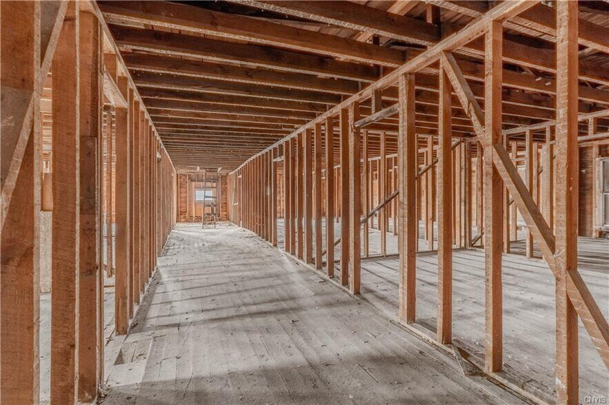 More Photos Of 120-128 William St, Dexter Flex For Sale