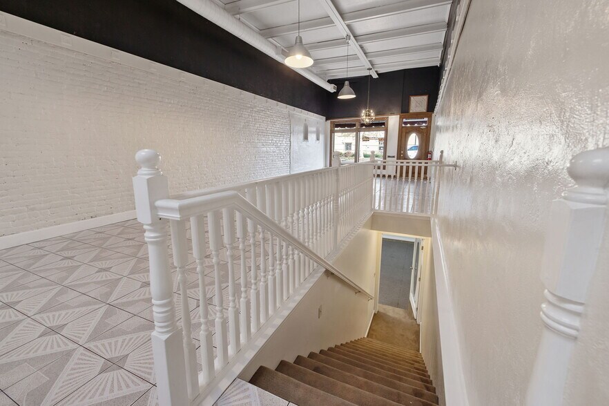 More Photos Of 143 E Tulare Ave, Tulare Storefront For Sale