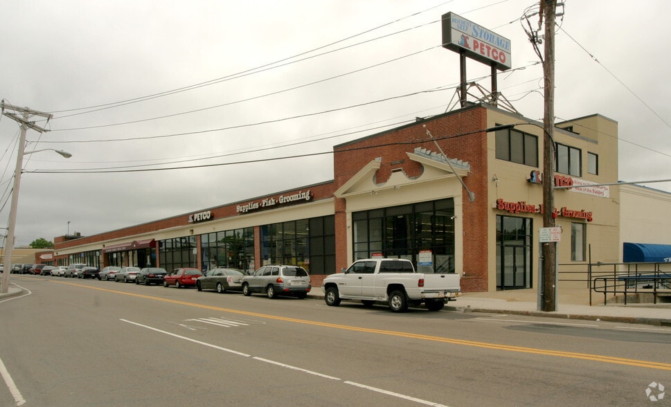 More Photos Of 153-205 Parkingway St, Quincy Storefront For Lease
