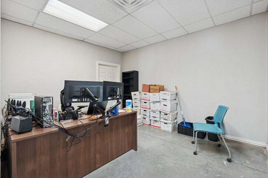 More Photos Of 2627 SW 22nd St, Oklahoma City Warehouse For Sale