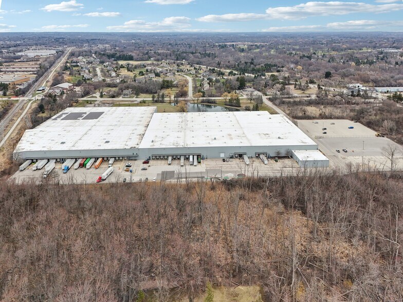 More Photos Of 5201-5401 W Donges Bay Rd, Mequon Warehouse For Lease