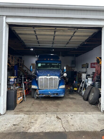 More Photos Of 18949 S Wolf Rd, Mokena Warehouse For Lease
