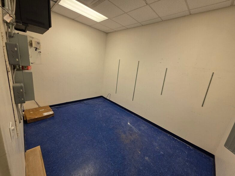 More Photos Of 3208 W Gate City Blvd, Greensboro Freestanding For Lease