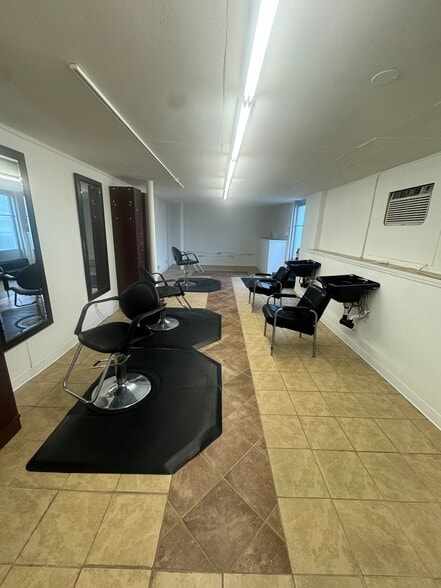 More Photos Of 1622 S Hawthorne Rd, Winston-Salem Freestanding For Lease