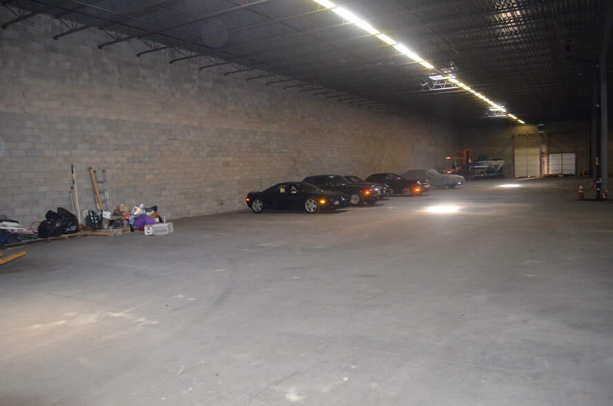 Primary Photo Of 39 Windsor Pl, Central Islip Warehouse For Lease