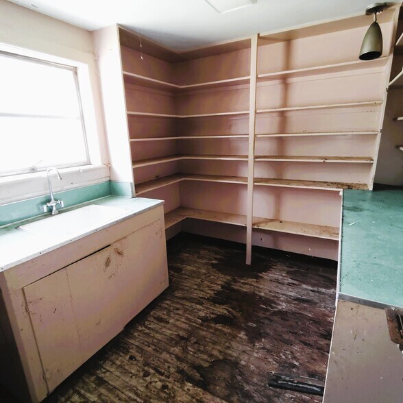 More Photos Of 102 Market St, Timmonsville Medical For Sale