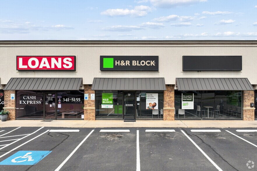 More Photos Of 601-617 S Broadway, Edmond General Retail For Lease