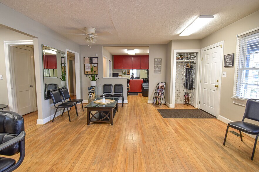 More Photos Of 2105 Lurleen B Wallace Blvd, Northport General Retail For Sale