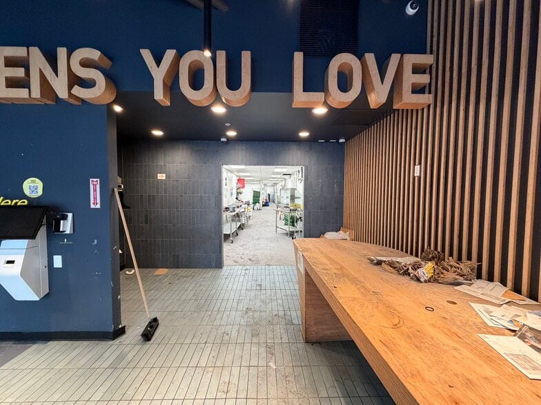 More Photos Of 50 W Flagler St, Miami Fast Food For Lease