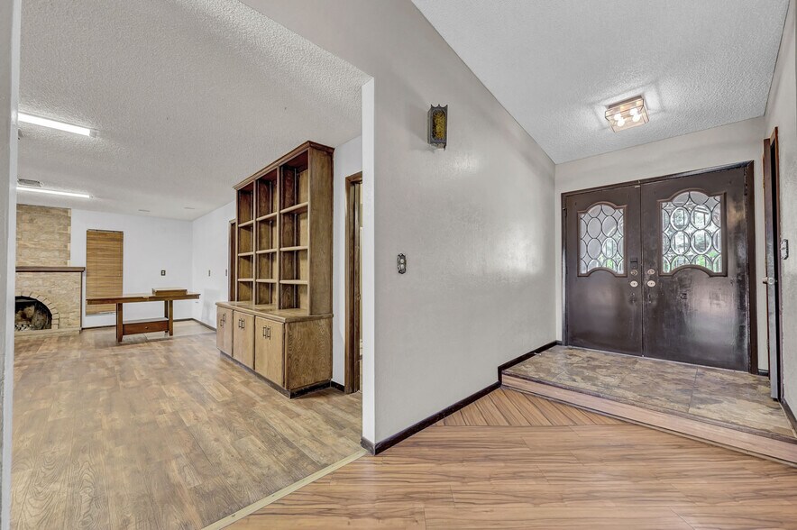 More Photos Of 6975 Obannon Dr, Las Vegas Office Residential For Lease