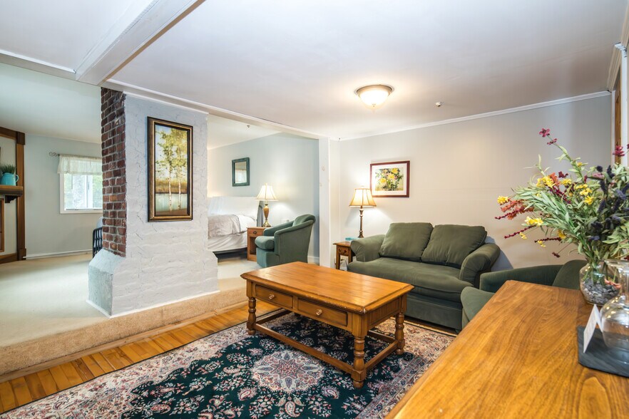 More Photos Of 78 Cream Hill Rd, Mendon Hospitality For Sale