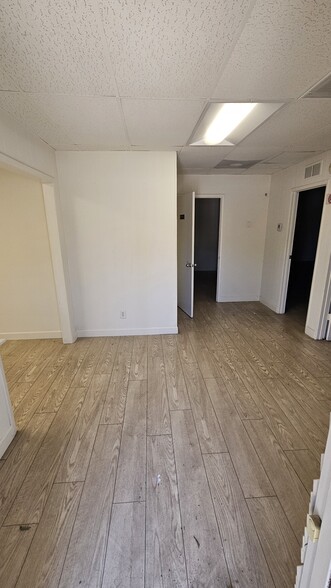 More Photos Of 8829 Shirley Ave, Northridge Warehouse For Lease