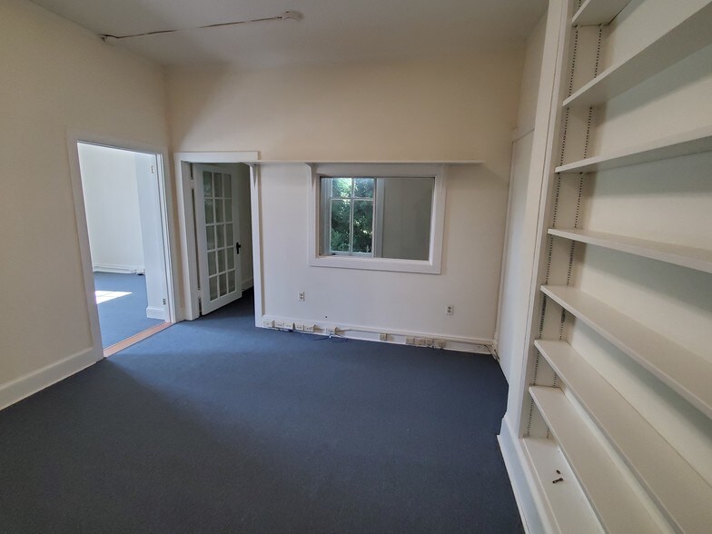 More Photos Of 50 Culpeper St, Warrenton Office Residential For Sale