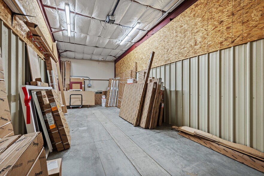 More Photos Of 320 Denny Ct, Montrose Self Storage For Sale