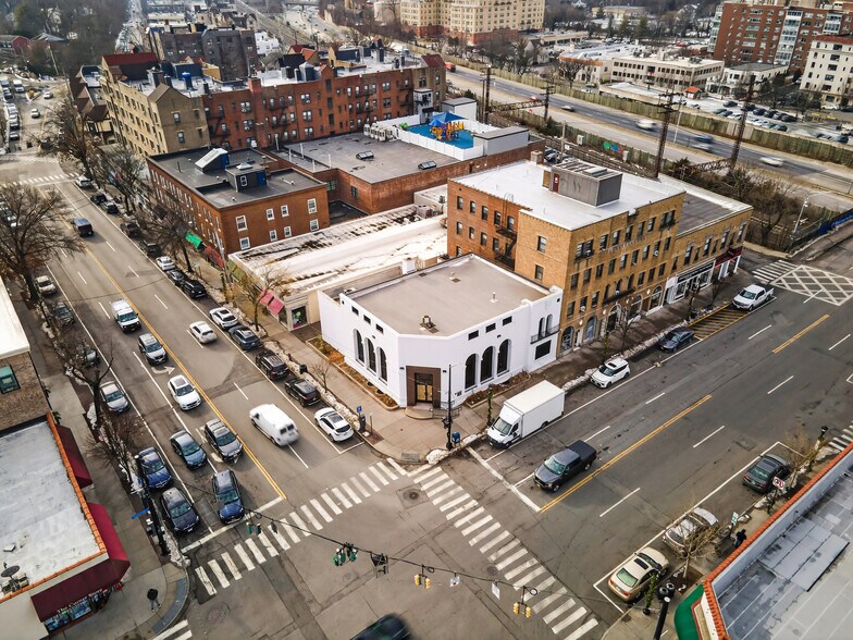 More Photos Of 124 Chatsworth Ave, Larchmont Restaurant For Sale