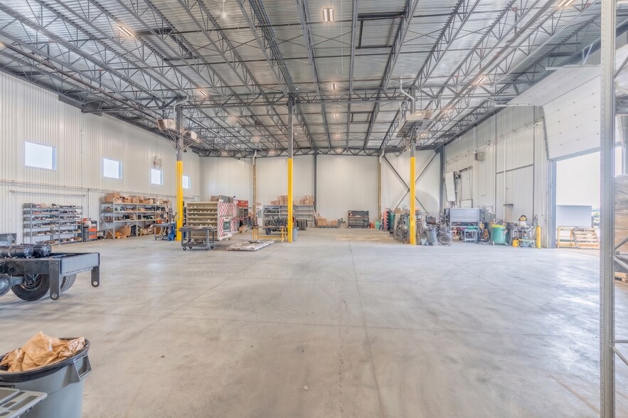 More Photos Of 379B Corduroy Rd, Ottawa Warehouse For Lease