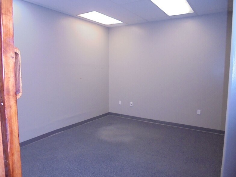More Photos Of 100-230 Uinta Dr, Green River Storefront For Lease