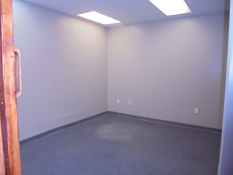 More Photos Of 100-230 Uinta Dr, Green River Storefront For Lease
