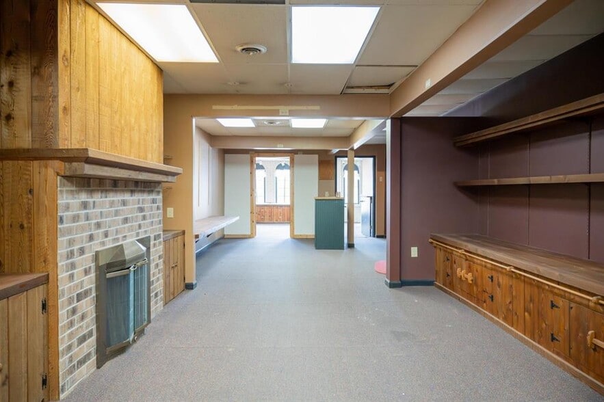 More Photos Of 102 W State St, Mauston Office For Sale