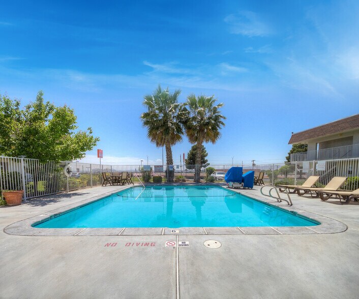 More Photos Of 11049 W Gateway Blvd, El Paso Hotel For Sale