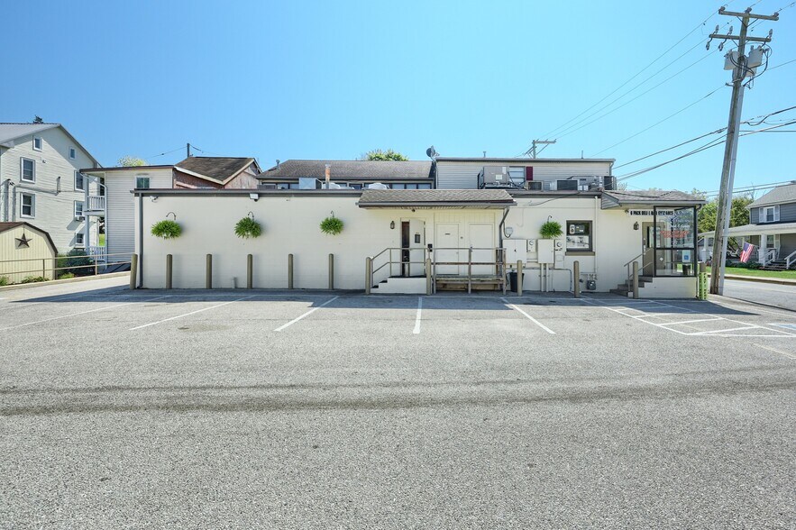 More Photos Of 1 Cherry St, Seven Valleys General Retail For Sale