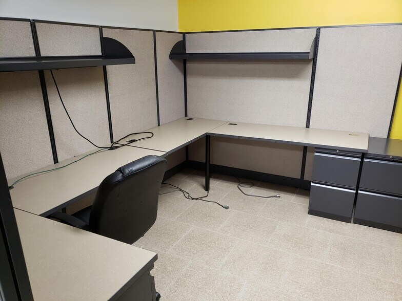 More Photos Of 3917 Amboy Rd, Staten Island Storefront Retail Office For Lease